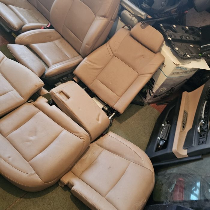 BMW F01 Кожен салон в добро същоияние и работещ Ел и дисплеи 1000лв с