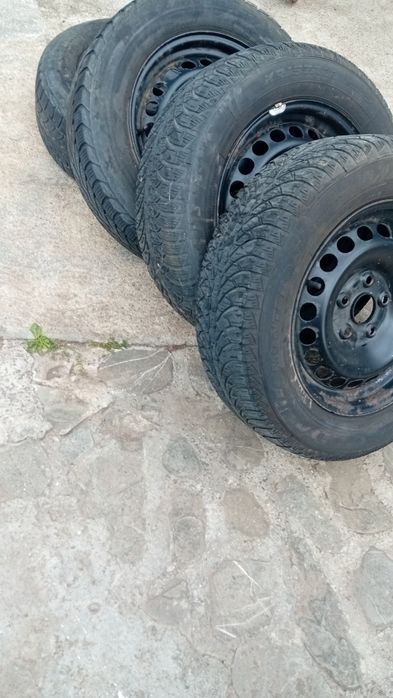 Cauciucuri de iarnă cu jante de metal