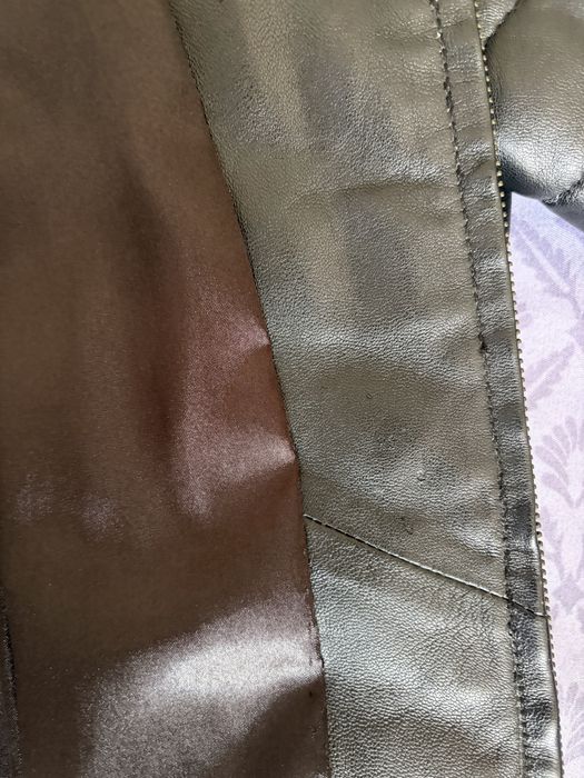 Geacă din piele și blană naturală, mărimea 4XL( croiala este mult mai mică, fiind potrvită și pentru o persoană care poartă L sau M)