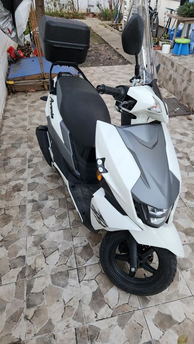Vand scuter Suzuki Avenis 125 cmc, permis categoria B + cursuri