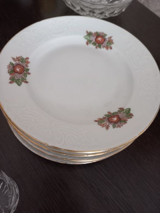 Тарелки         .