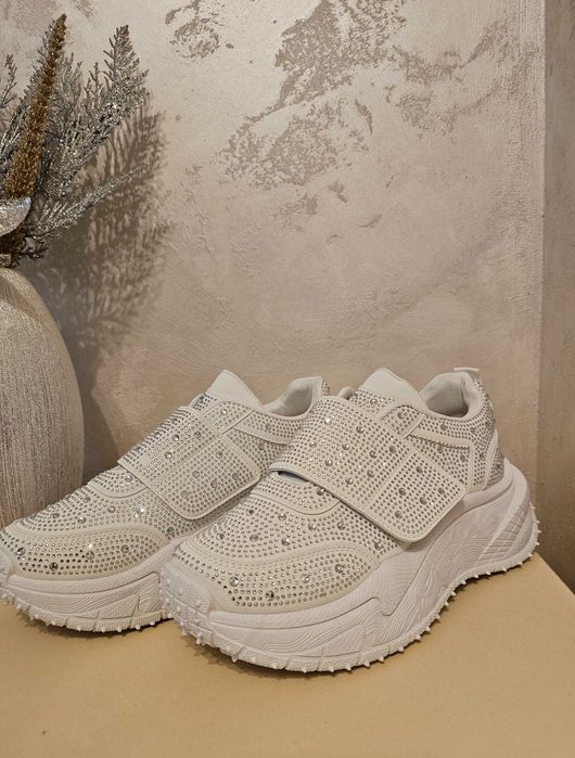 Чисто нови маратонки