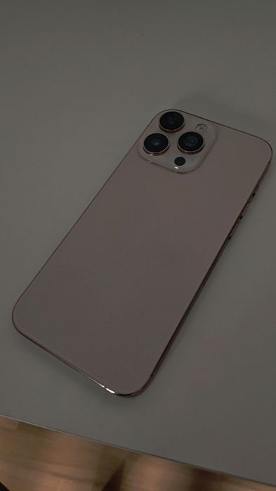 Smartphone Nou Auriu