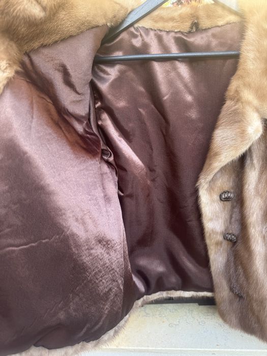 Haina luxury din vizon - blana de culoare naturala