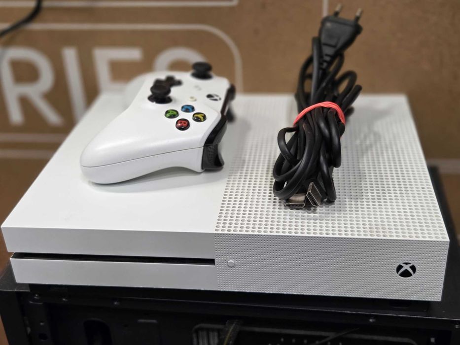 Hope Amanet P10/Consola Xbox One S 500GB
