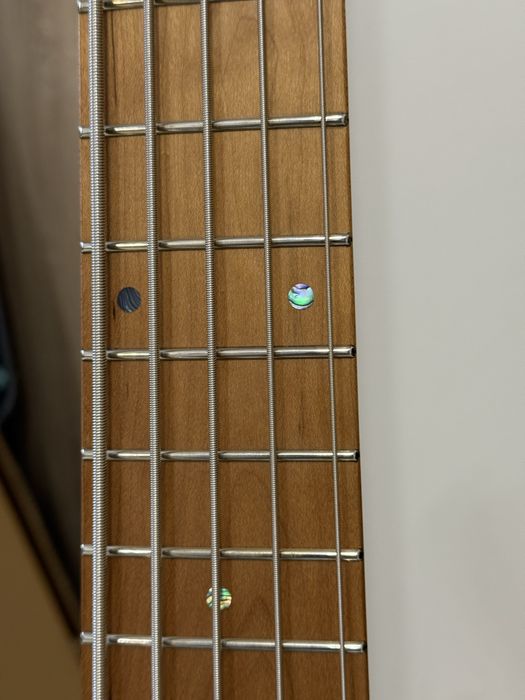 Продам бас Cort Artisan Space 5