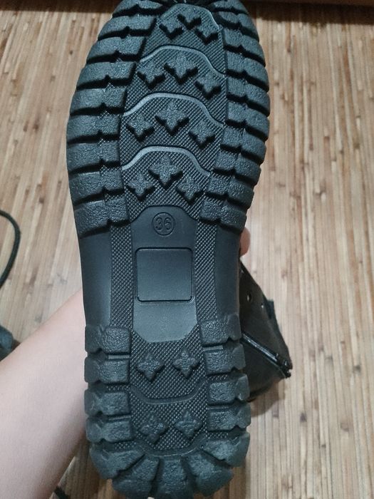 Берцы новые продам