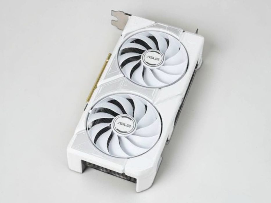Видеокарта ASUS Dual GeForce RTX 5060 Ti White OC 16GB GDDR7 НОВА! Фабрично запечатана!