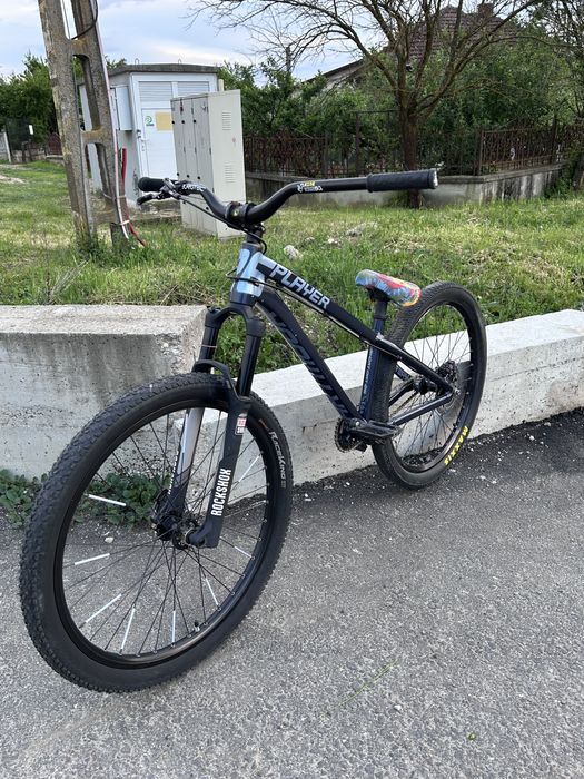 Vând bicicletă dirt