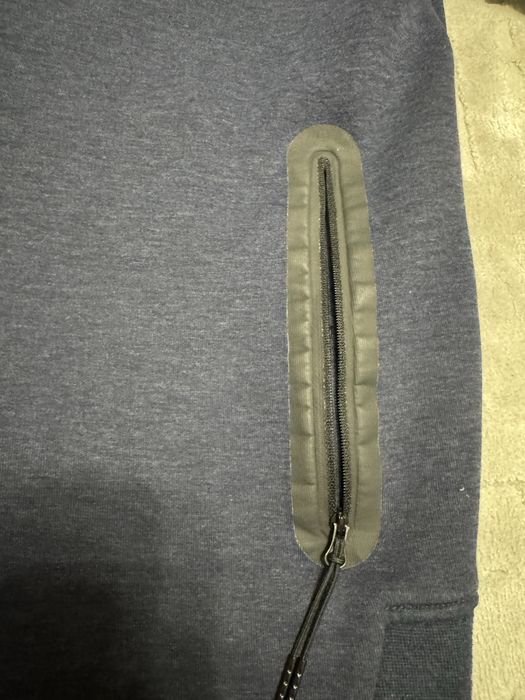 Navy nike tech fleece