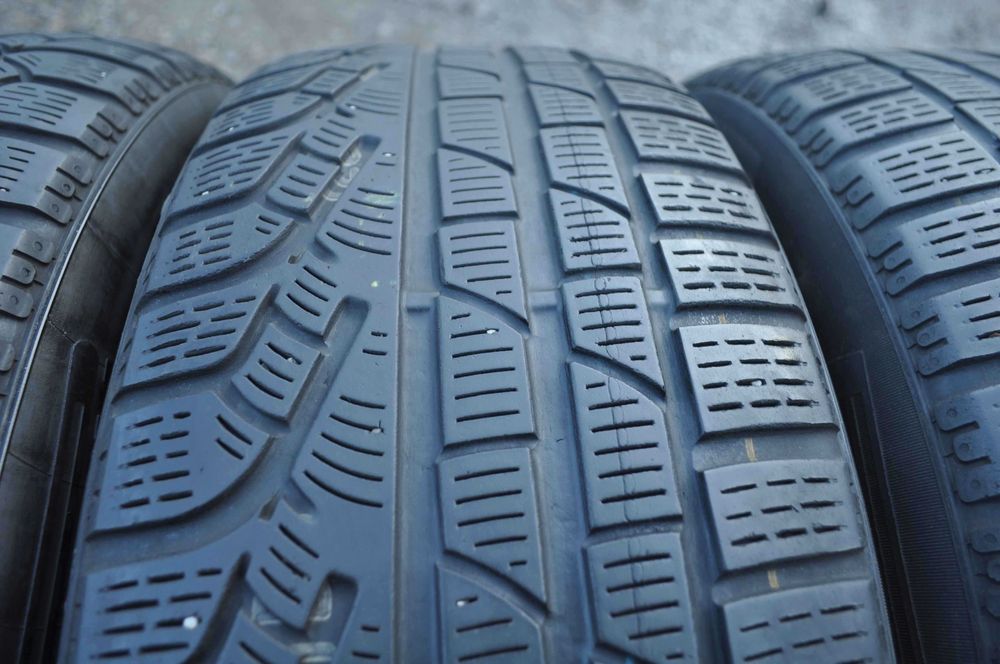 SET 2 Anvelope Iarna 225/60 R17 PIRELLI SottoZero Winter 210 Serie 2