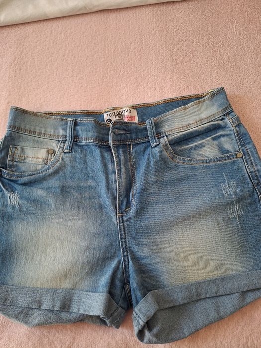 Къси дънкови панталони , къса дънкова пола,топ без ръкави