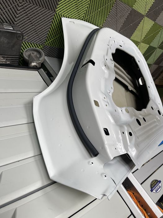 Tesla model Y врата