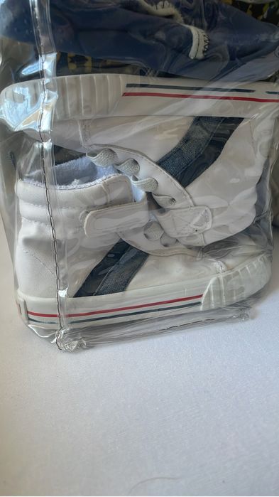 Adidasi    /Albastri /Albi