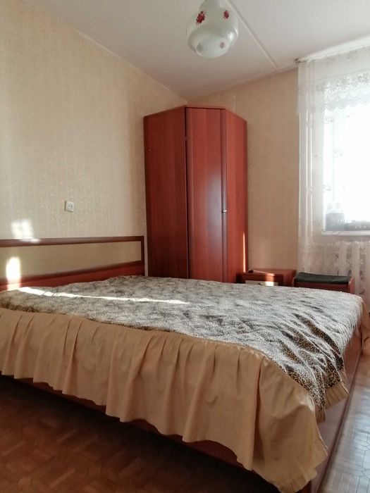 Спальный гарнитур, цвет орех