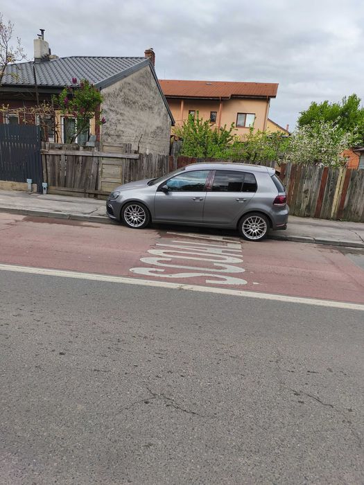 Golf  6 2012 utilizat zilnic ,fără defecte ascunse ,se da pe proba.Sau schimb cu ceva break pentru o familie cu doi copii,de preferat benzina.