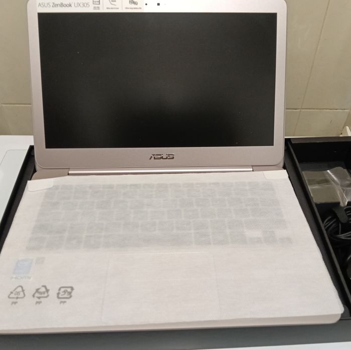 ASUS NoteBook PC  UX305F