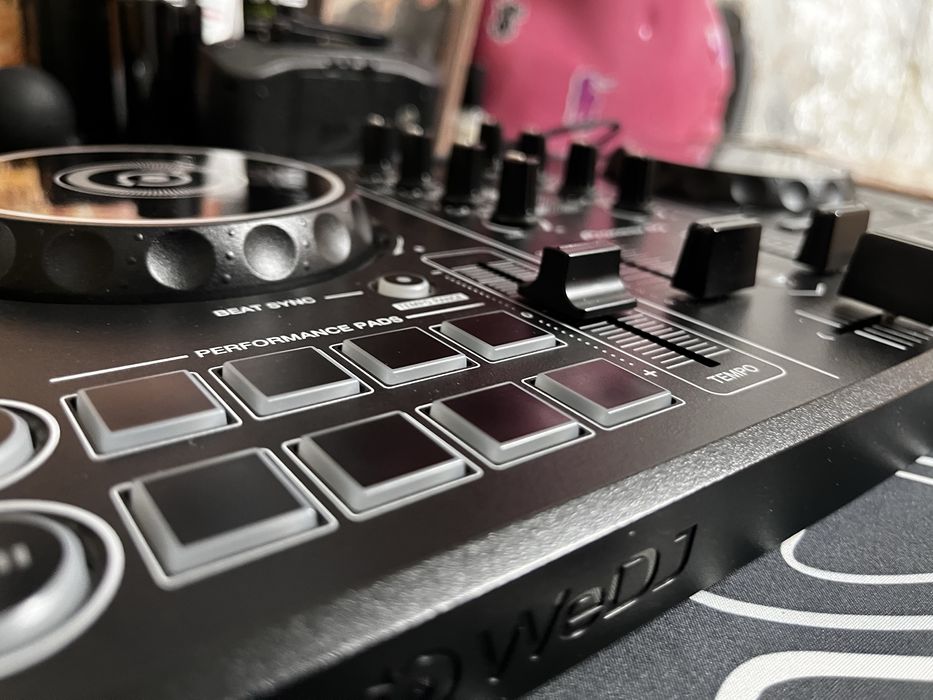 ПРОДАМ DJ-контроллер