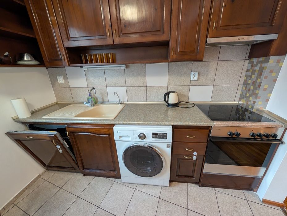 Дава се под наем Тристаен апартамент в Пловдив, Младежки Хълм - 65 кв.м за 459 € - Снимка #2