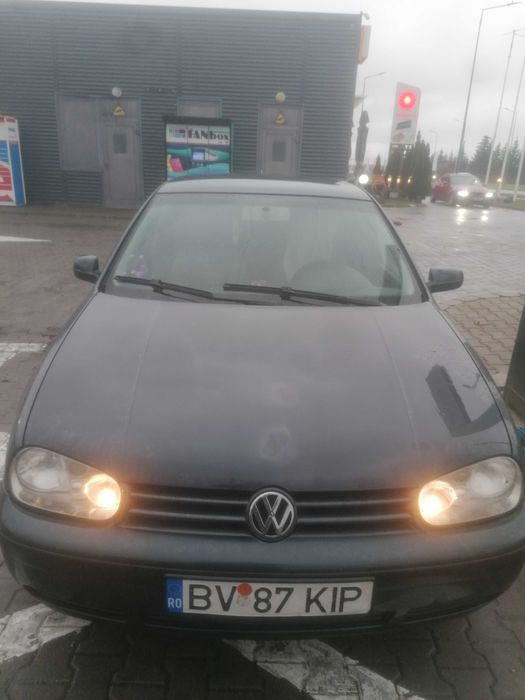 Vând Volkswagen Golf 4