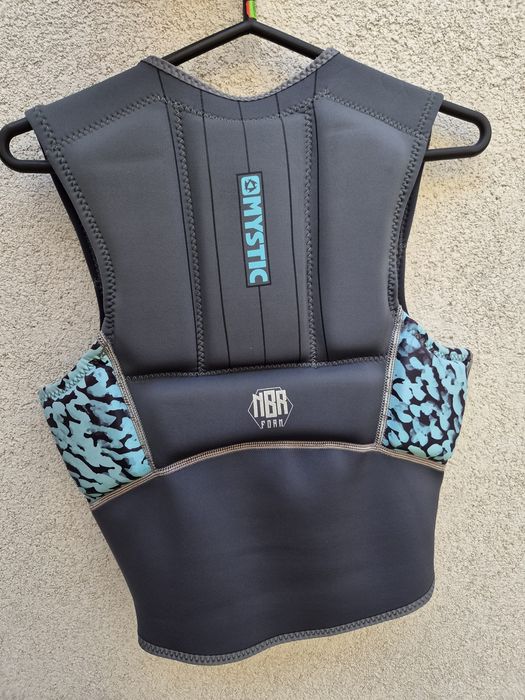 Неопрен и предпазна жилетка  (impact vest) за кайт - DUOTONE, ION, MYSTIC