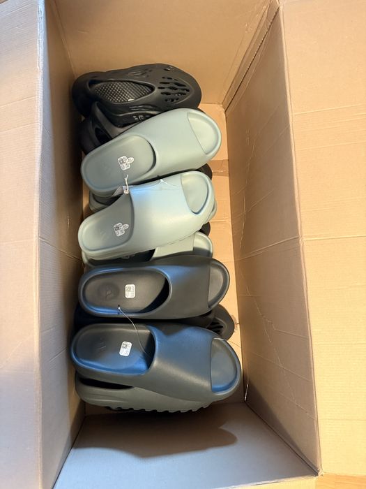 4 perechi yezzy slide si 4 perechi yezzy foam