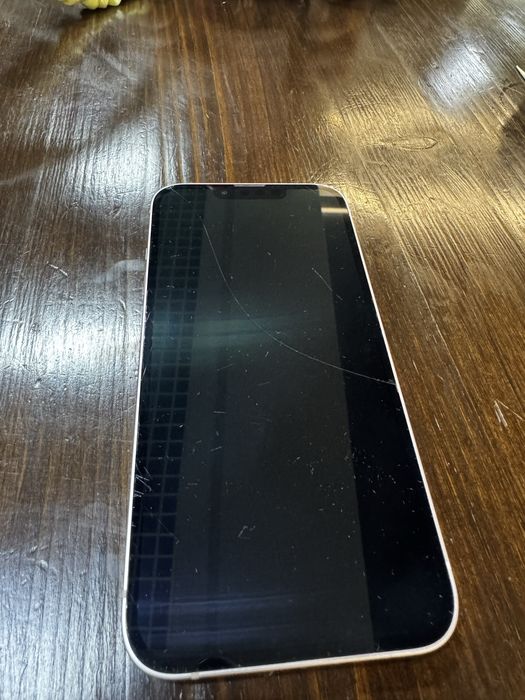 Продам Apple IPhone 13