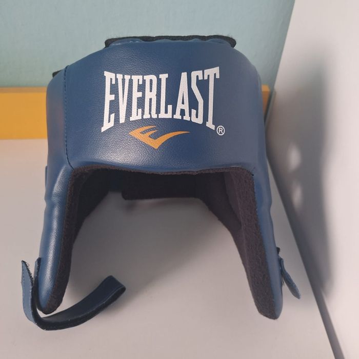 Бокс перчатки,шлем и бинты