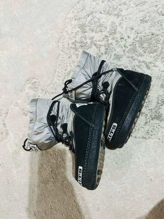Moon Boots mar 29/31