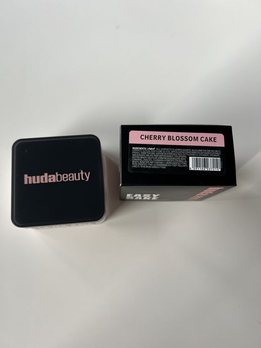 Huda Beauty Easy Bake • Nou • Original