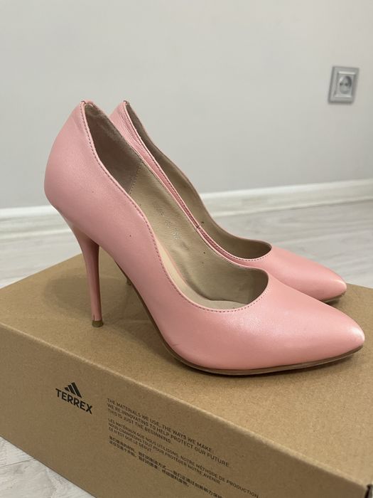 Женские новые туфли