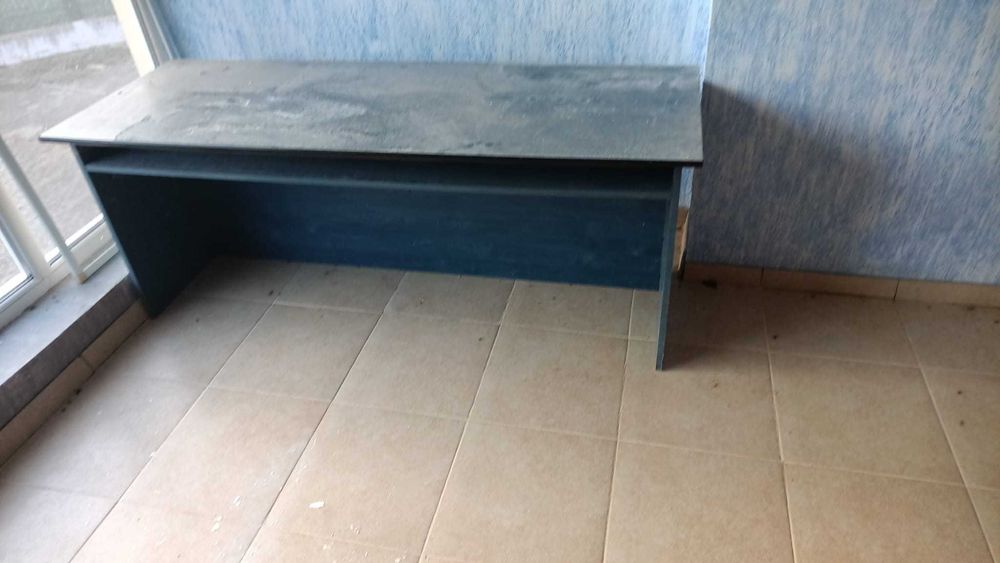 Birouri de 19 mm stejar (118 x 75 x 60 cm) sunt montate 12 bucati