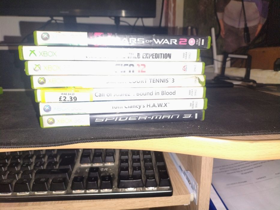 Vând Xbox 360 dau jocuri și la bucată