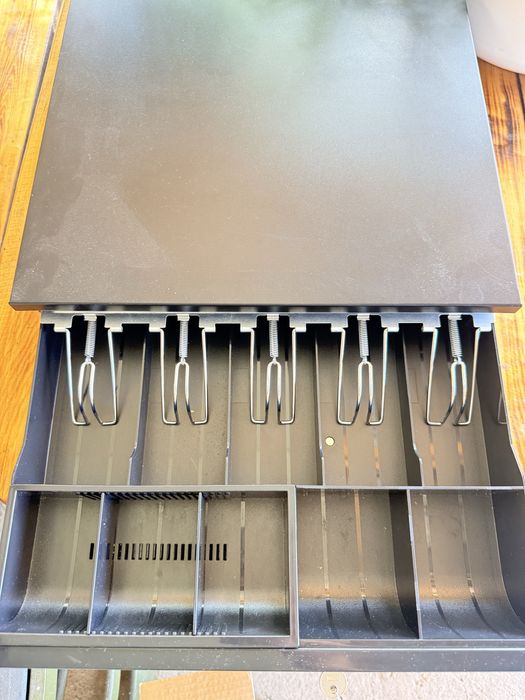 Моноблок POS системы  ,сканер ,принтер ,денежный ящик