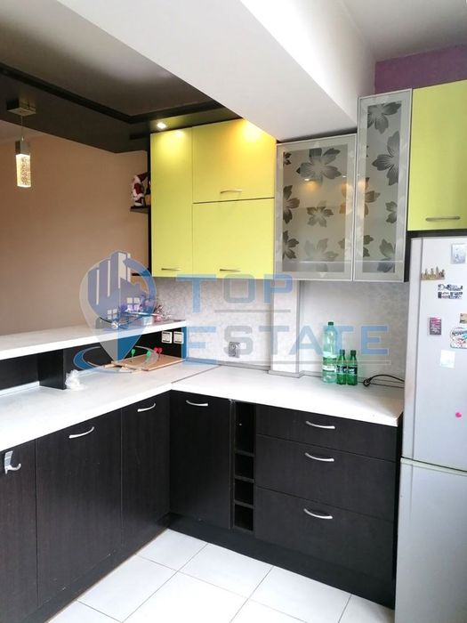 Тристаен, южен, обзаведен апартамент в центъра на град Велико Търново