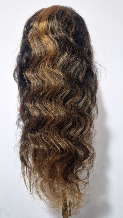 Естествена черна чуплива перука с руси кичури 75 см - Lace Front 13x6