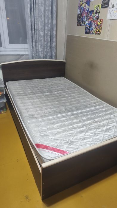 Продам кровать полуторку с матрасом