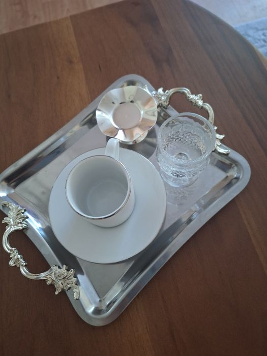 Табла за годежни пръстени и комплект за кафе