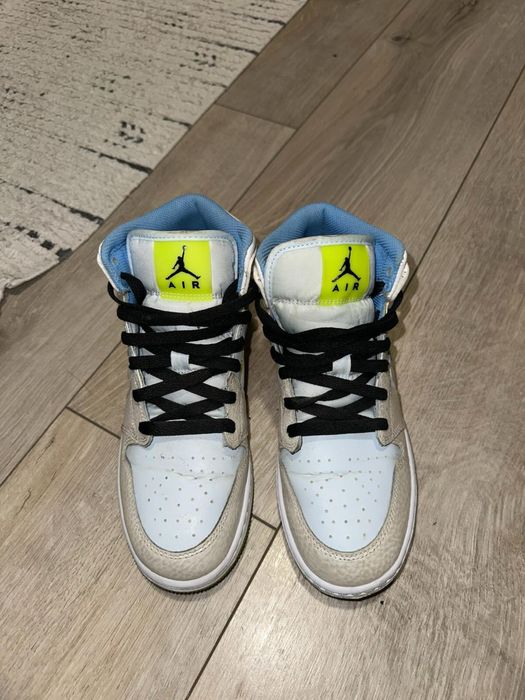 Маратонки Nike Air Jordan Mid 1 SE GS