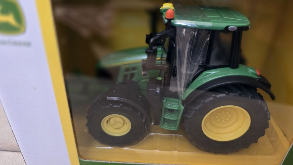 John Deere 6120M  - macheta tractor