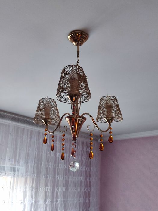 Продам люстру в отличном состоянии