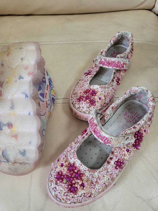 Пъстри маратонки и подарък обувки