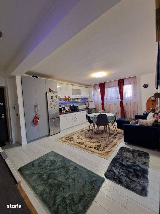 Apartament de vanzare , semidecomandat 58 mp ,3 camere Floresti zona S