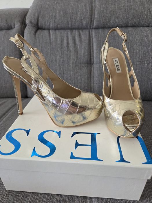 Vand sandale cu toc Guess
