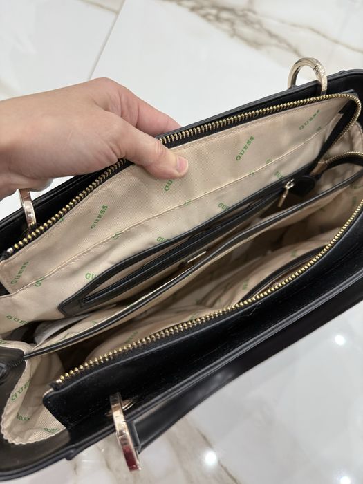 Дамска чанта Guess