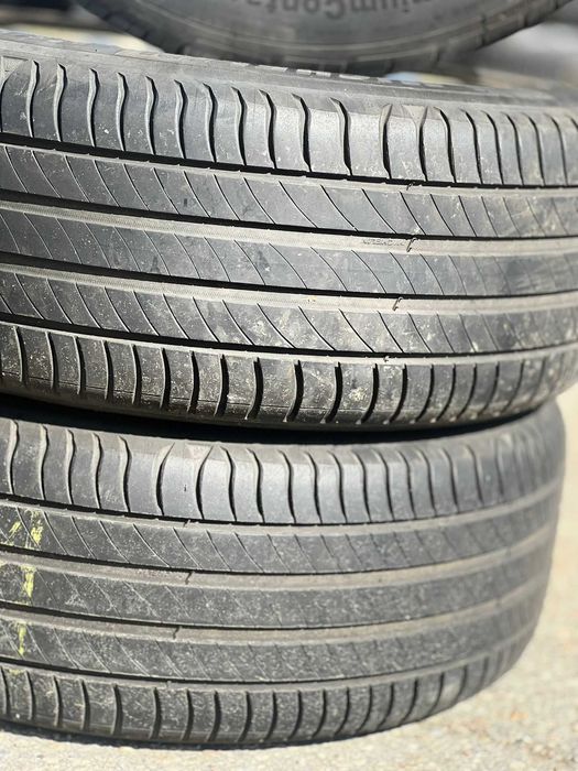 Летни гуми 235 55 17 две от гумите са Continental и Michelin