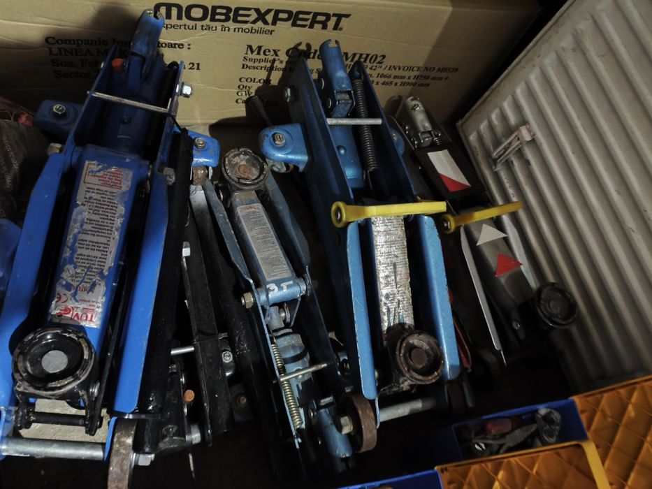 Vind cric crocodil 2 tone și cheie roti