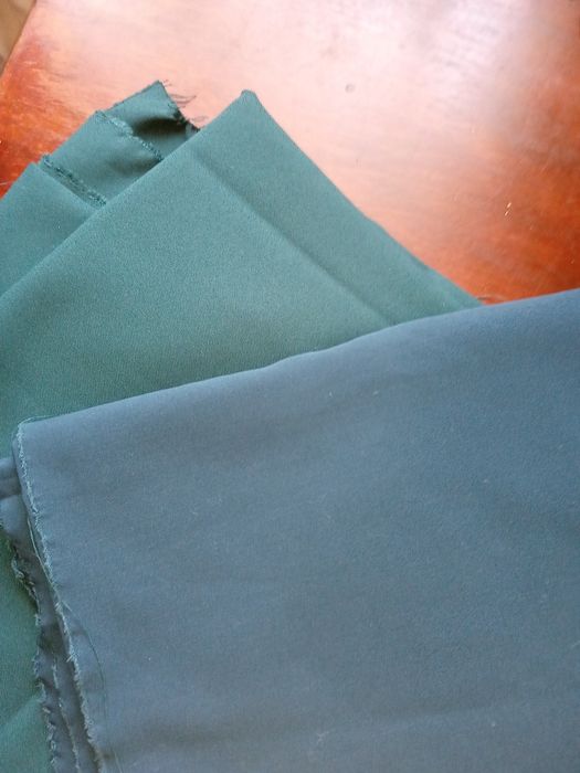Ткань (материал зелёный) плательная костюмная. 2 вида. Размер на фото.