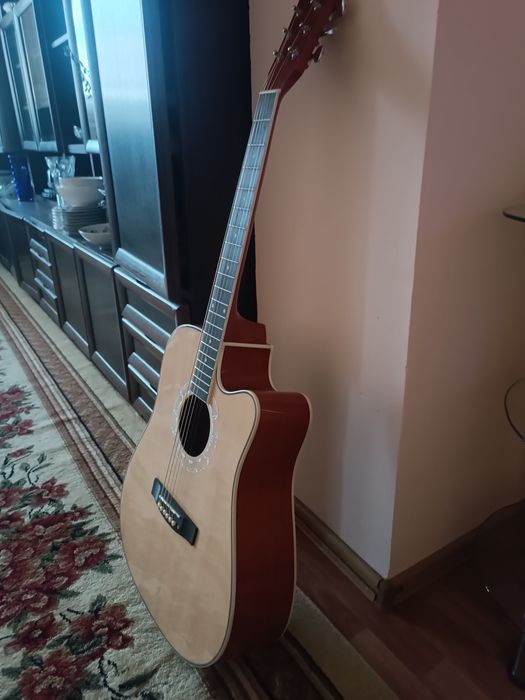 Гитара акустическая