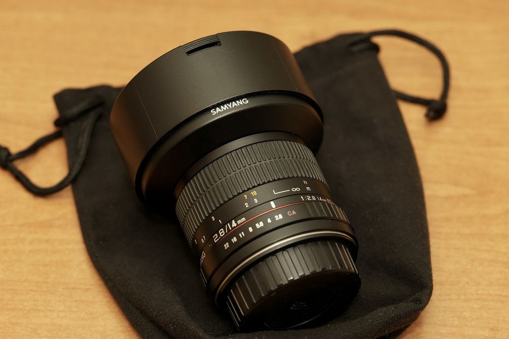 Samyang 14mm f-2.8 для EF